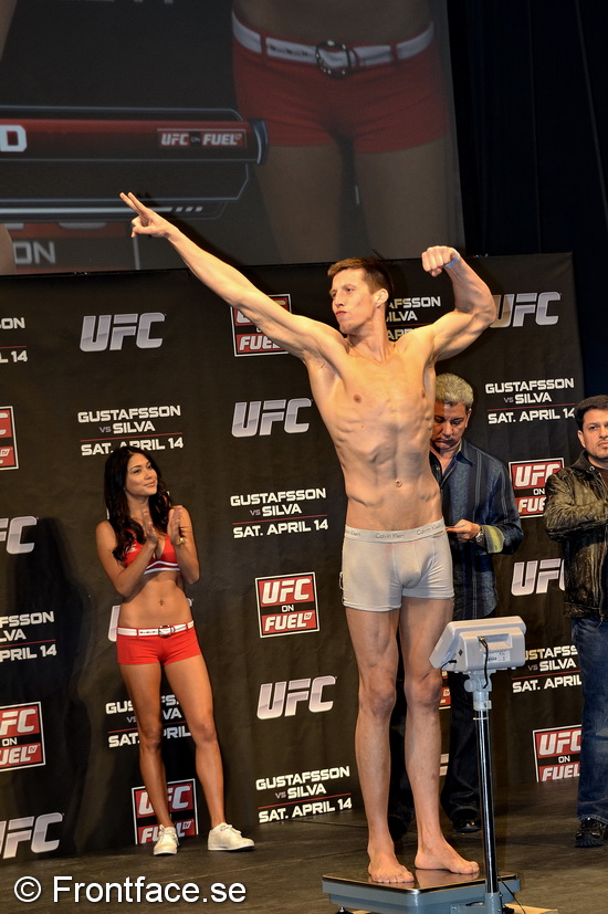 UFC_weigh-in007