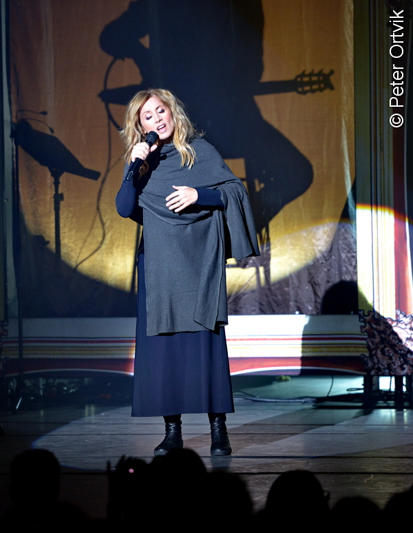 Lara-Fabian_004